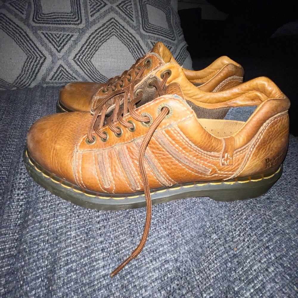 Super cute vintage Dr. Martens lace up shoes. Authentic leather in great shape.